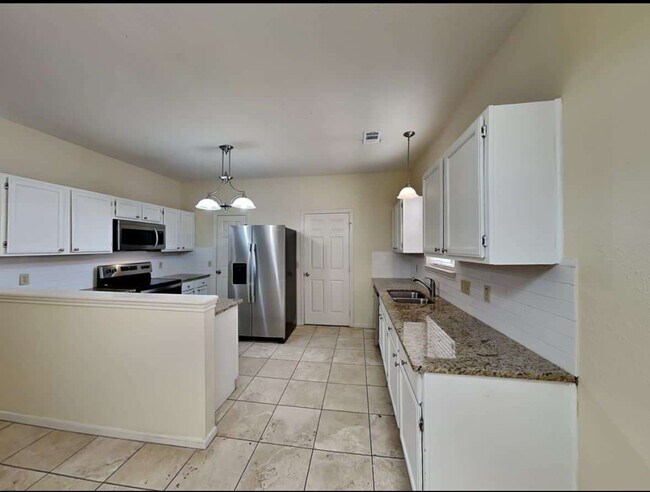 Building Photo - 16023 Mountain Shadows Dr