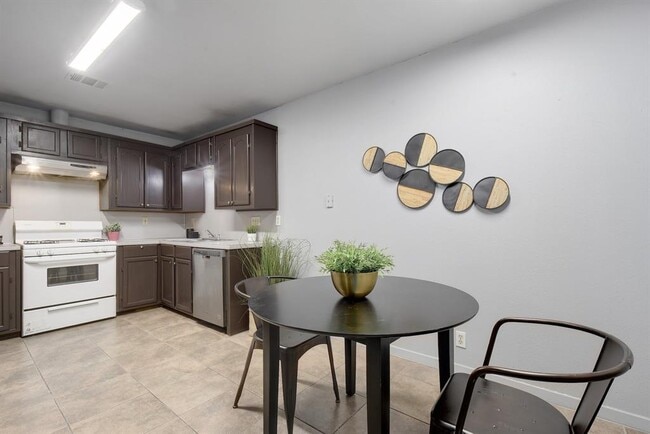 Building Photo - 6209 Langham St