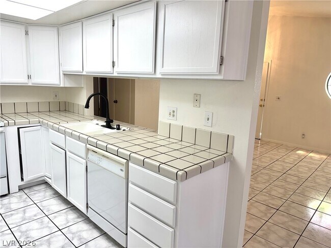 Building Photo - 5064 Jeffreys St