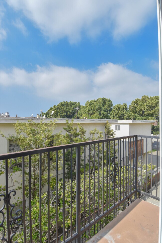 Building Photo - 12530 Venice Blvd.