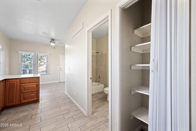 Building Photo - 438 N 17th Ave