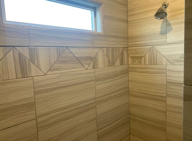 Building Photo - Newer Home in  Metro Park Village