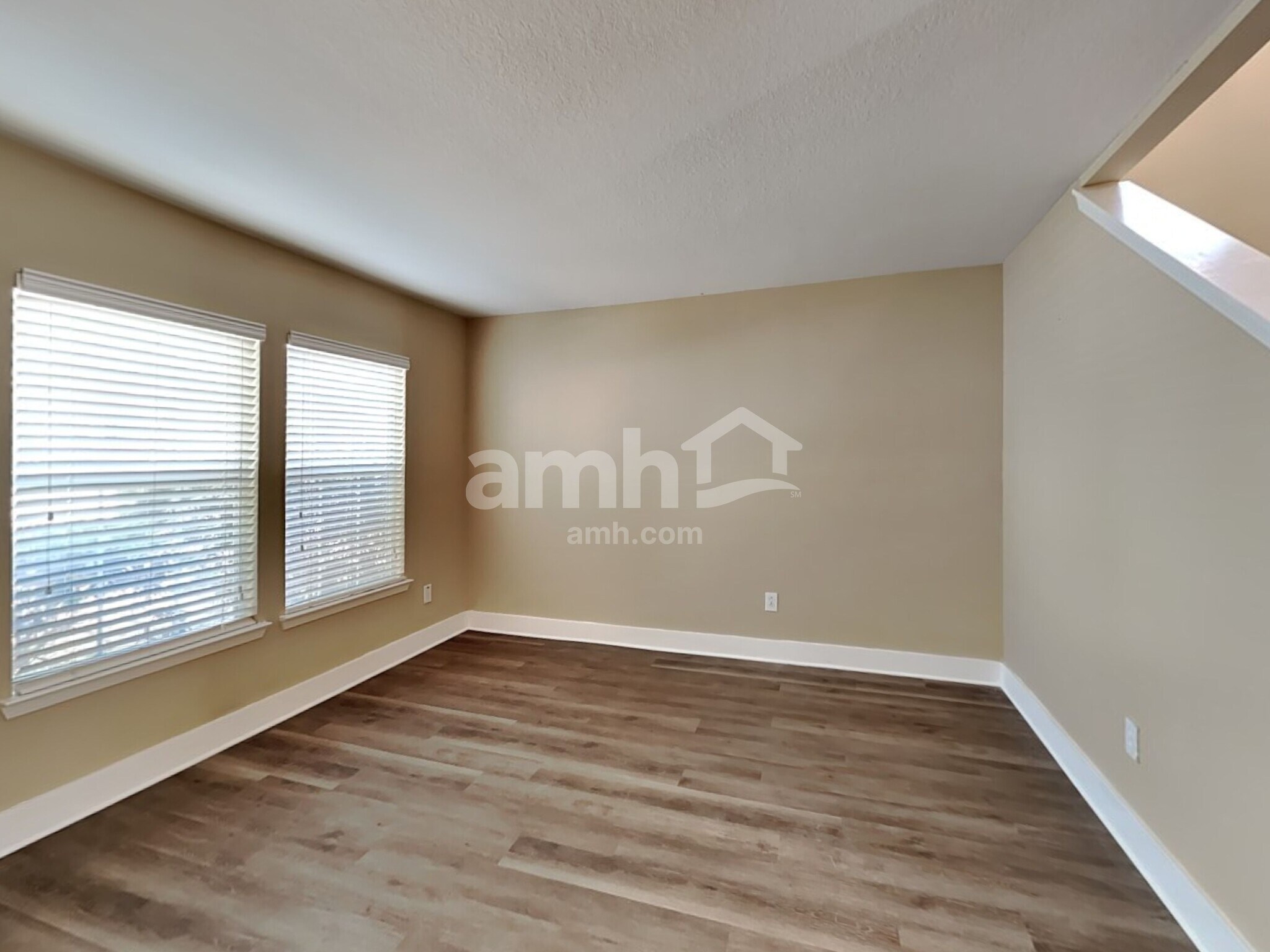 Building Photo - 802 Dragonfly Dr