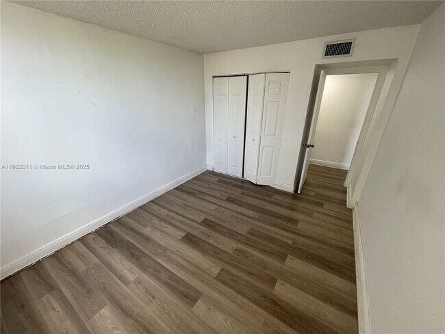 Building Photo - 13455 NE 10th Ave