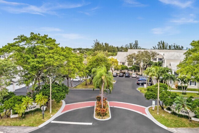 Building Photo - 2871 N Oakland Forest Dr
