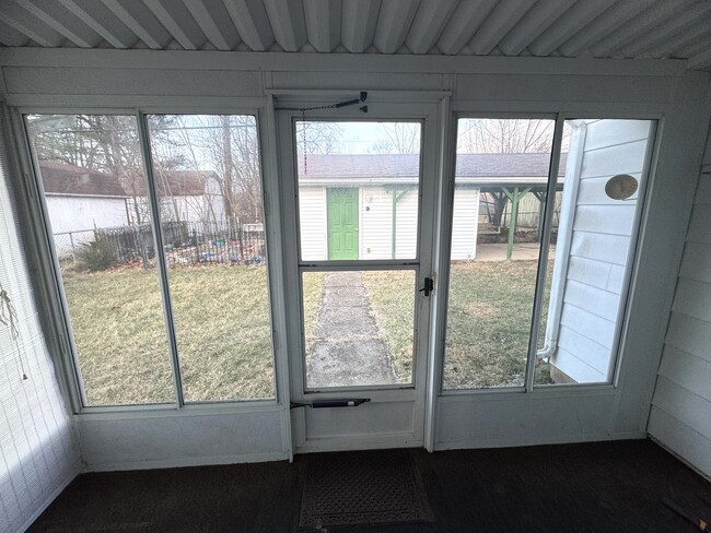 Building Photo - 15 W Worley Ave