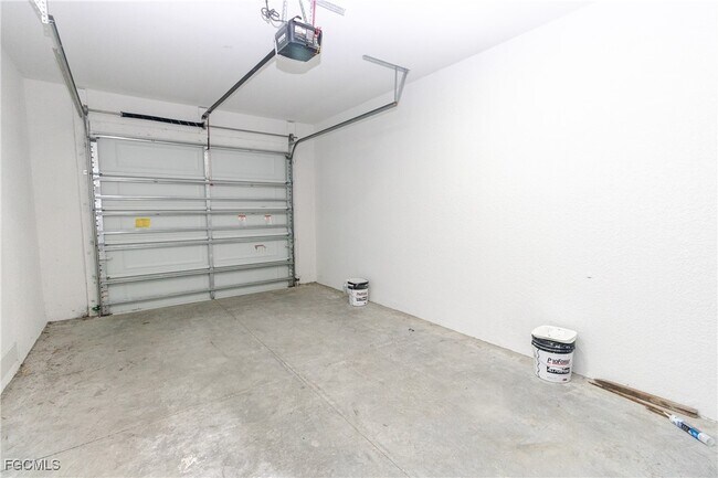 Building Photo - 849 Duplex St E