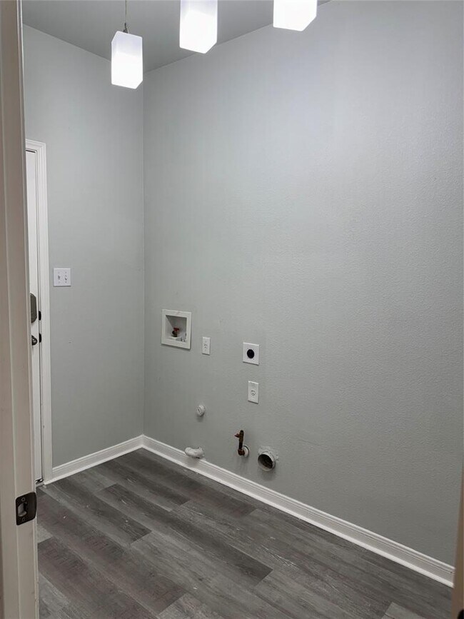 Building Photo - 2306 Brookhollow Terrace