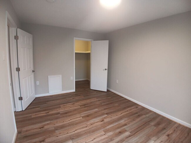 Building Photo - Blacksburg, 2 BR / 1 BA Available August 7th, 2026.