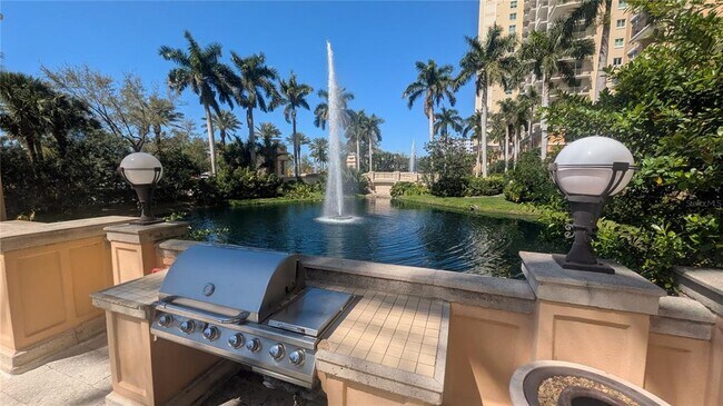 Building Photo - 750 N Tamiami Trl