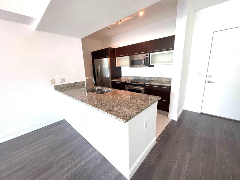 Primary Photo - 951 Brickell Ave