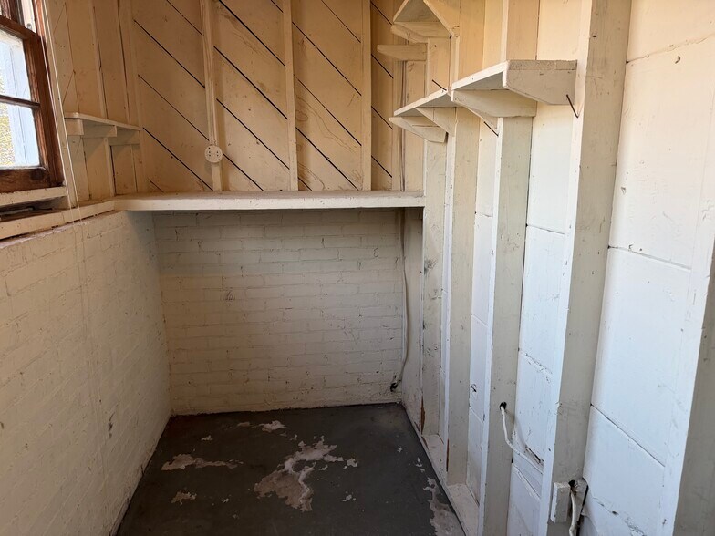 Building Photo - 501 Crestfield Rd