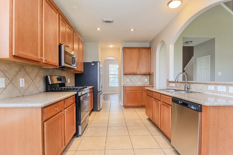 Building Photo - 4939 Forest Hurst Dr