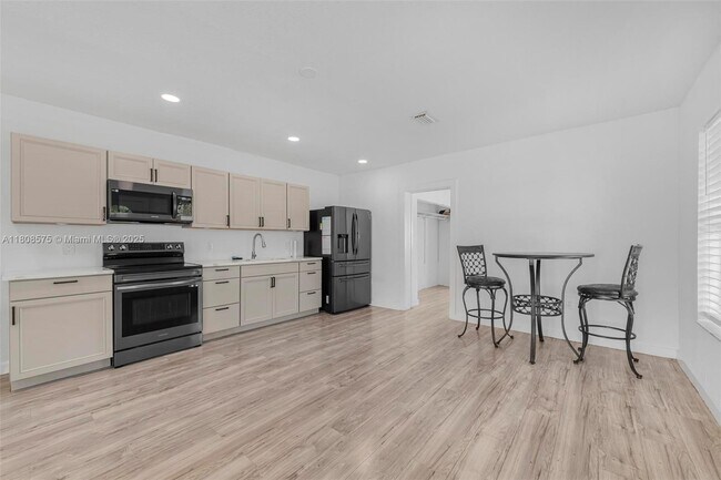 Building Photo - 1200 NW 87th St