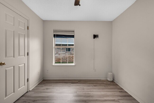 Building Photo - 9761 Leeward Way