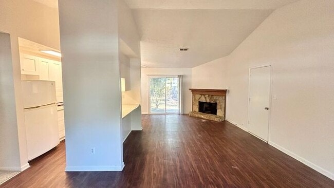 Building Photo - Alpharetta 3 Bedroom-2 Bathroom, Minutes F...