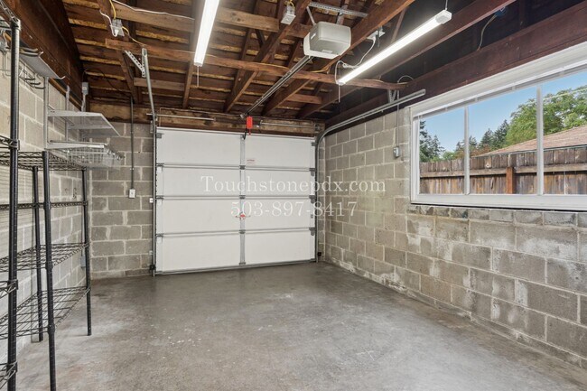 Building Photo - 9111 NE Tillamook St
