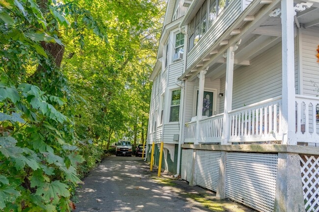 Building Photo - 128 Millville Ave