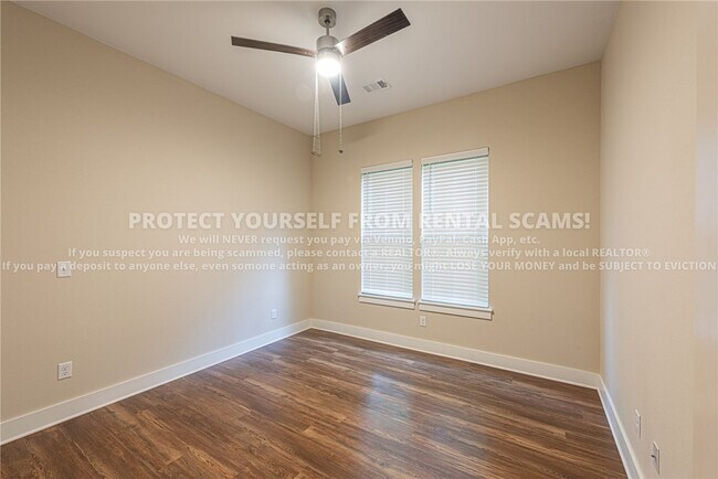 Building Photo - 874 S Hill Ave