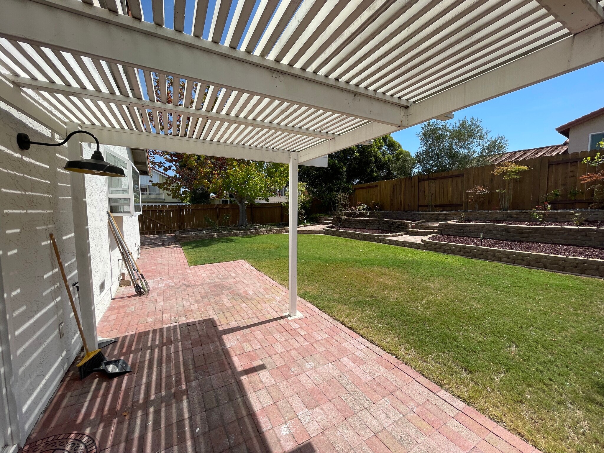 Building Photo - 1543 Calle Violetas