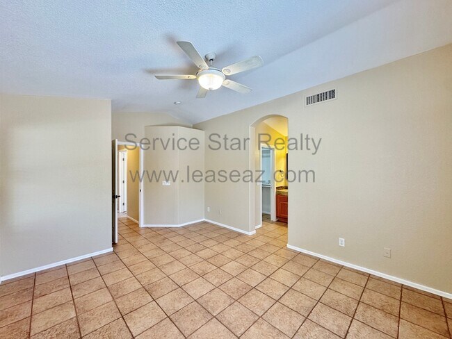 Building Photo - 2120 S Navajo Way