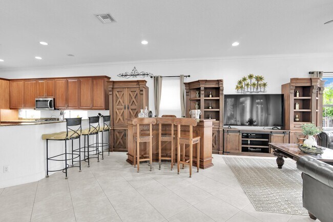 Building Photo - 10703 Versailles Blvd