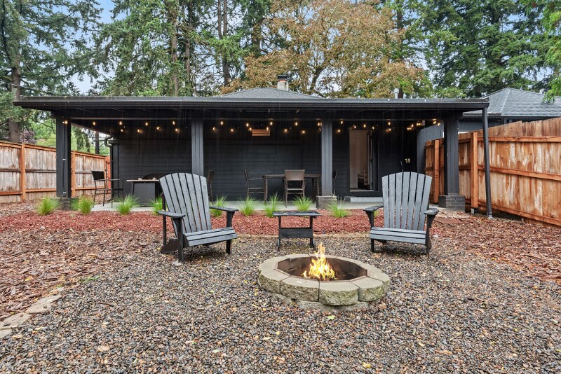 Building Photo - 14004 SE River Rd