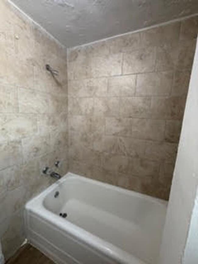 Building Photo - 721 Hillside St