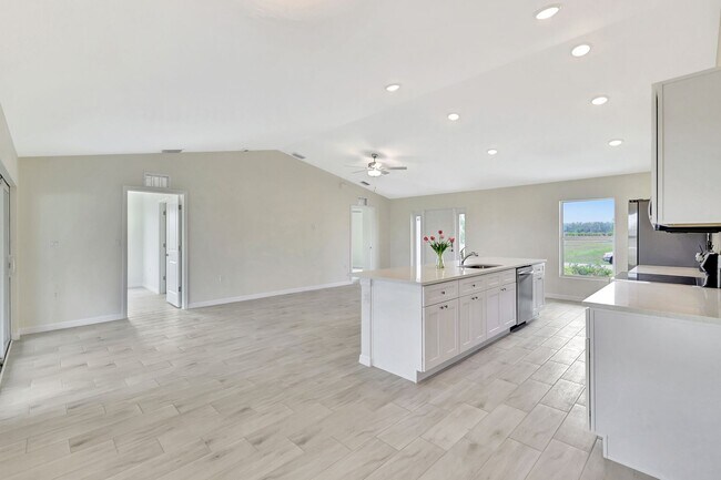 Building Photo - 3809 NW 38th St