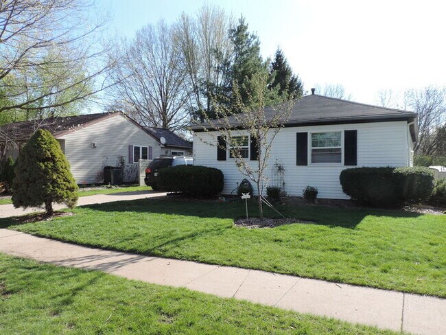 Building Photo - $1,650 | 3 Bedroom, 1 Bathroom House | Pet Friendly* | Available for August 1st, 2026 Move In!