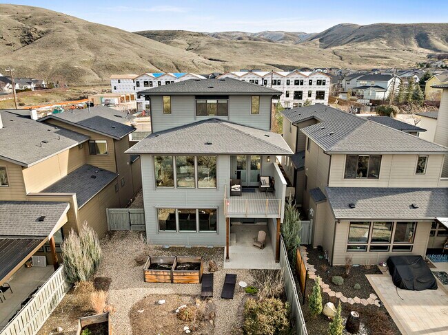 Building Photo - 6777 E Warm Springs Ave