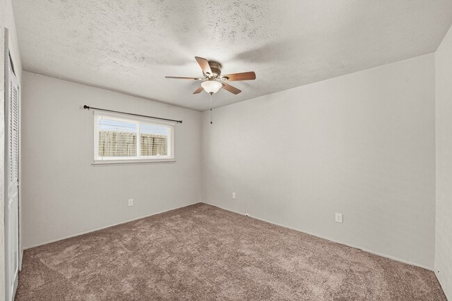 Building Photo - 2205 Hilton Head Dr