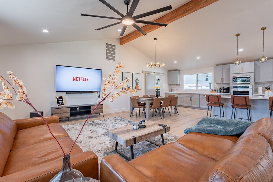 Living Room / Dining Room - 126 E Palmcroft Dr