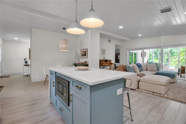 Building Photo - 6979 Longboat Dr S