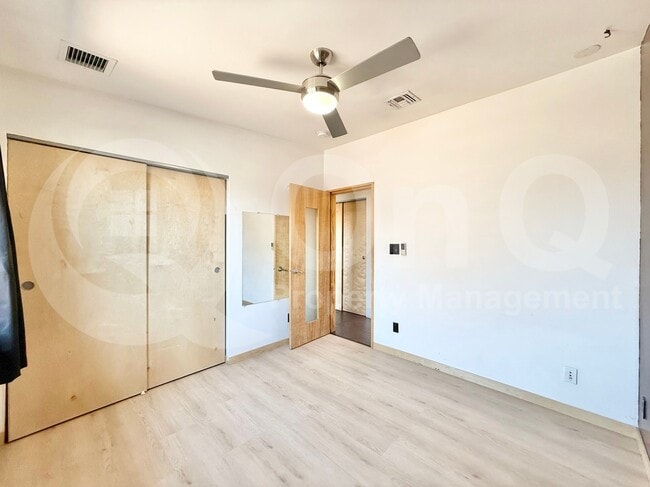 Building Photo - 3907 S Farmer Ave