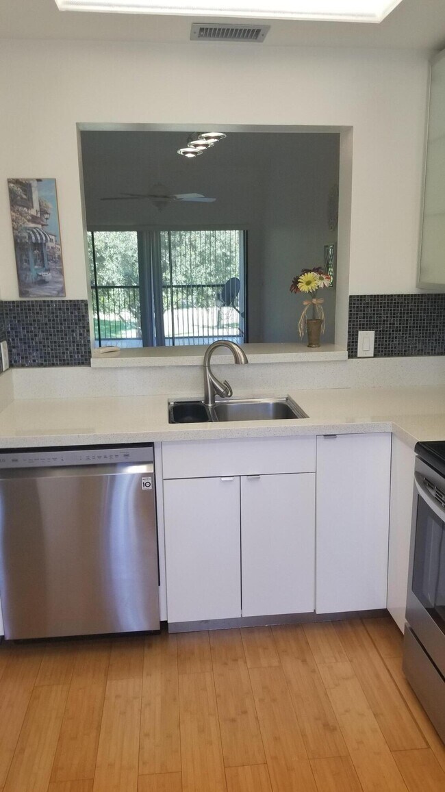 Building Photo - 2289 SW 15th St