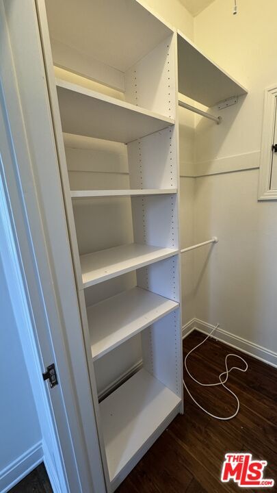 Building Photo - 326 1/2 N Sycamore Ave