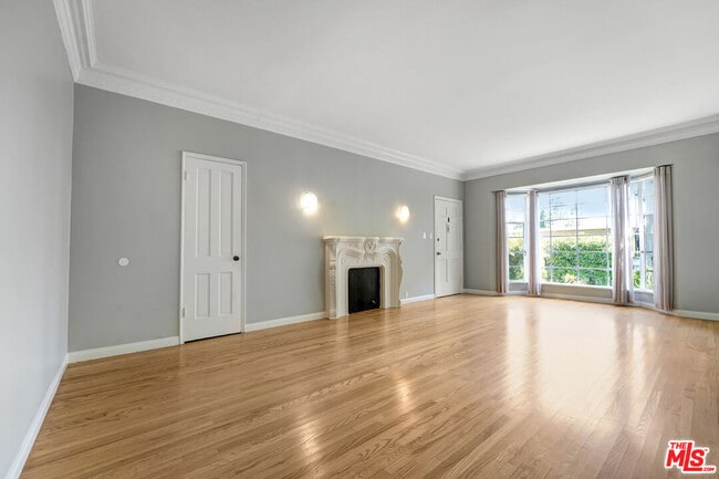 Primary Photo - 1443 Hayworth Ave