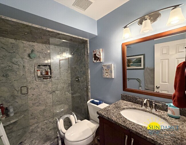 Building Photo - Stunning 5 Bedroom Home in Mary Esther with Beach Access, Pool and Solar Panels!