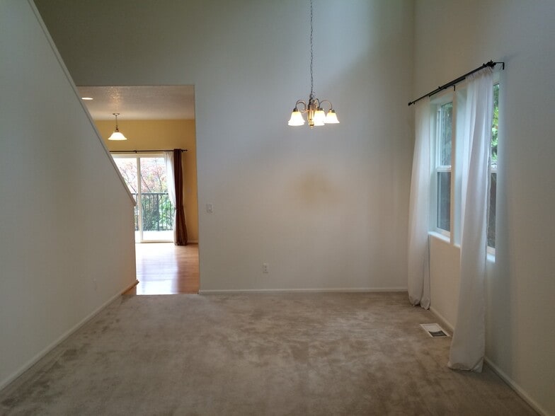 Building Photo - 9946 SW Taylor St