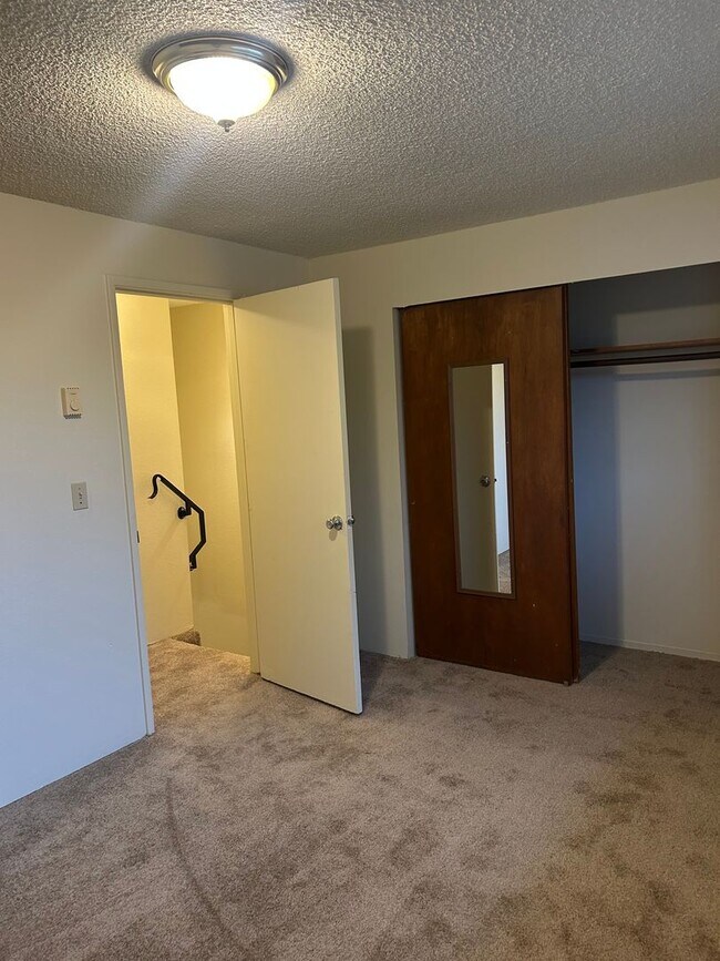 Building Photo - (749) Jackson Square - 2 Bedroom  / 1.5 Ba...
