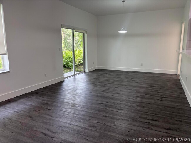 Building Photo - 3930 Sabal Way