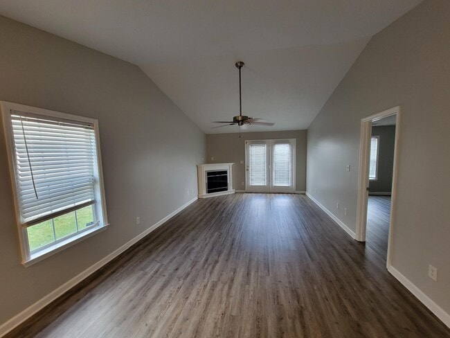 Building Photo - 1234 Longpoint Dr