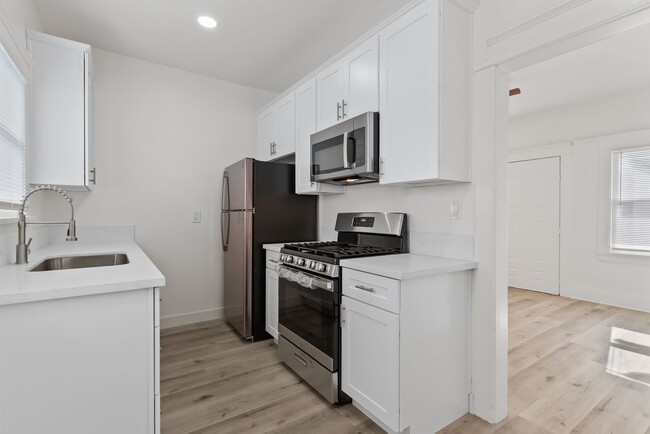 Interior Photo - 1045 E 4th Street