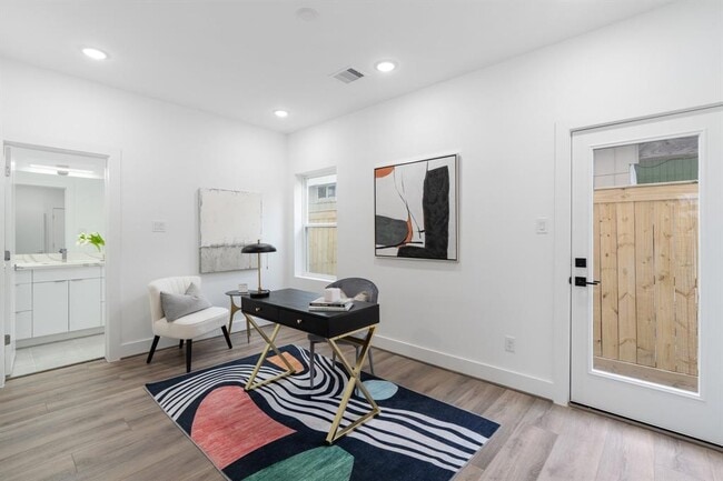 Building Photo - 216 E 31st 1/2 St