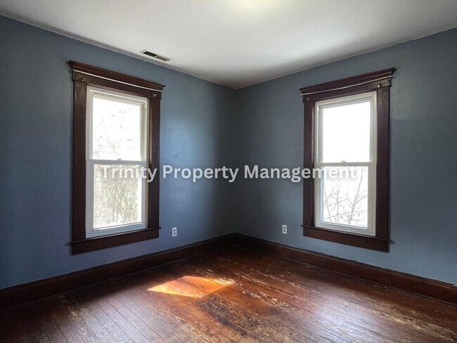 Building Photo - 331 Simpson Ave