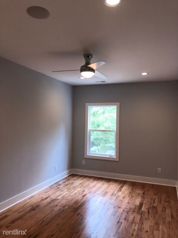 Building Photo - 1530 Riverside Dr