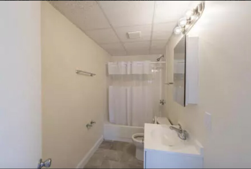 Building Photo - 1126 Boylston St