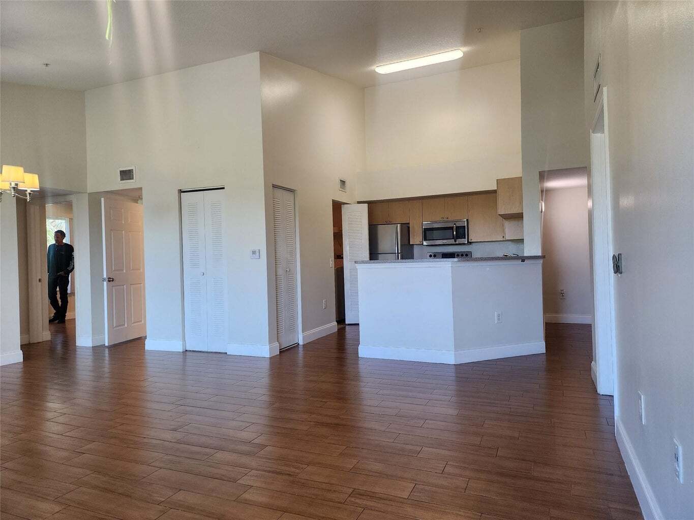 Building Photo - 317 Villa Cir