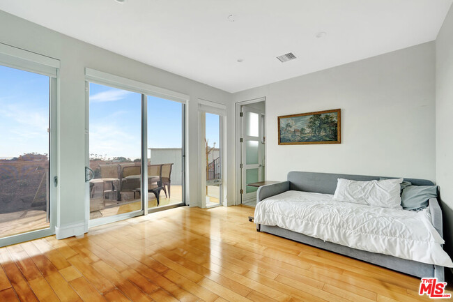 Building Photo - 28405 Via Acero St